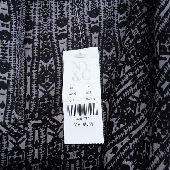 NY& Co. Top - Picture 4 of 4